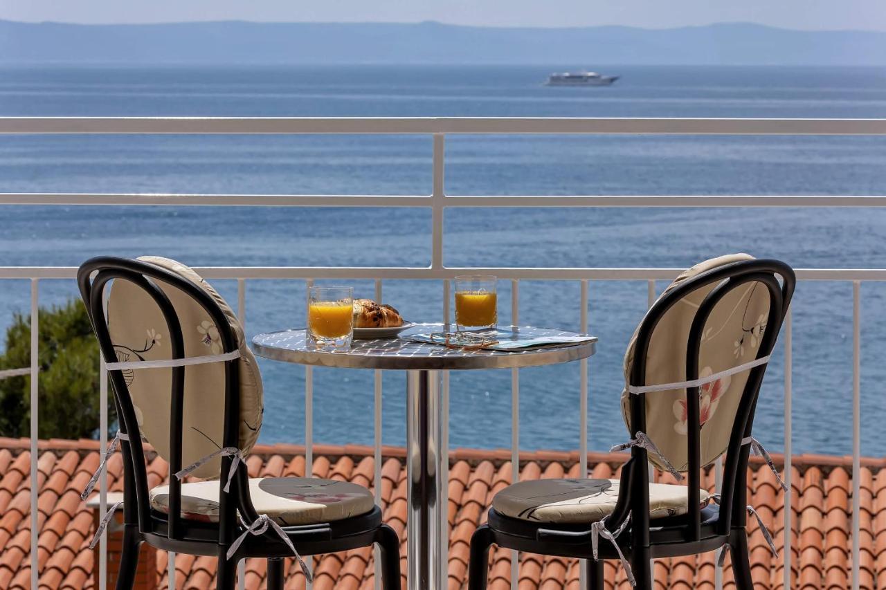 Beachfront Rooms Ana Tucepi Bagian luar foto