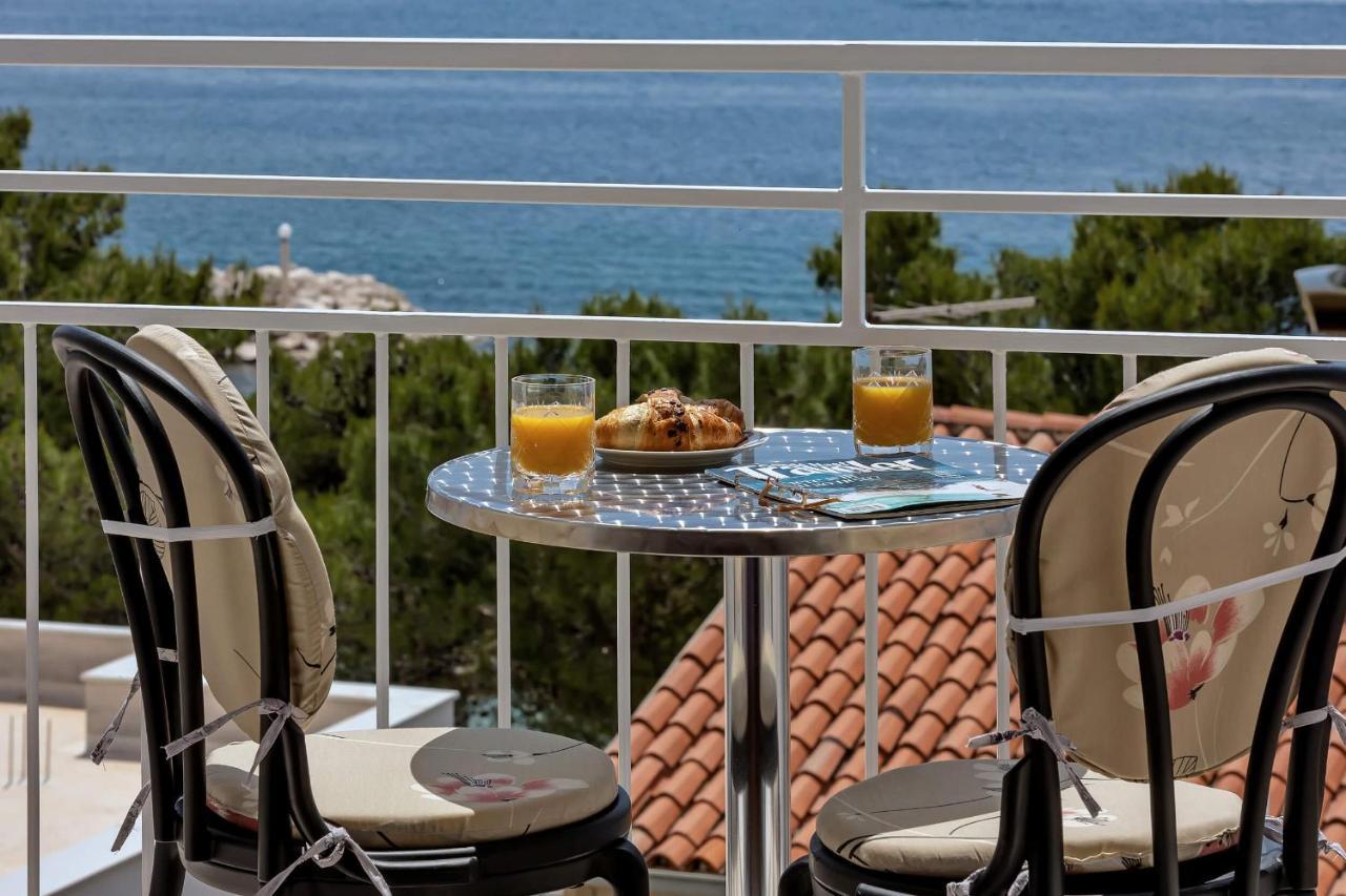 Beachfront Rooms Ana Tucepi Bagian luar foto