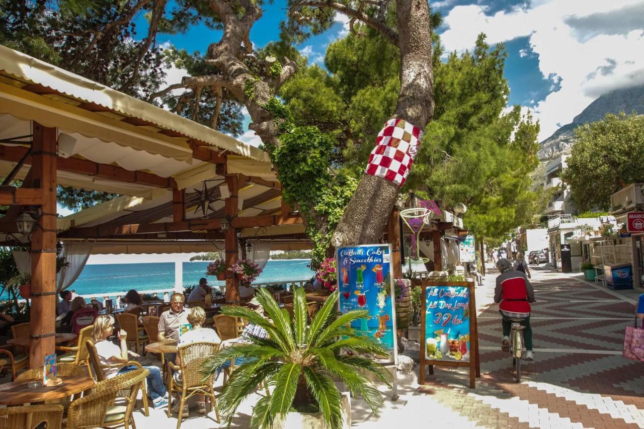 Beachfront Rooms Ana Tucepi Bagian luar foto