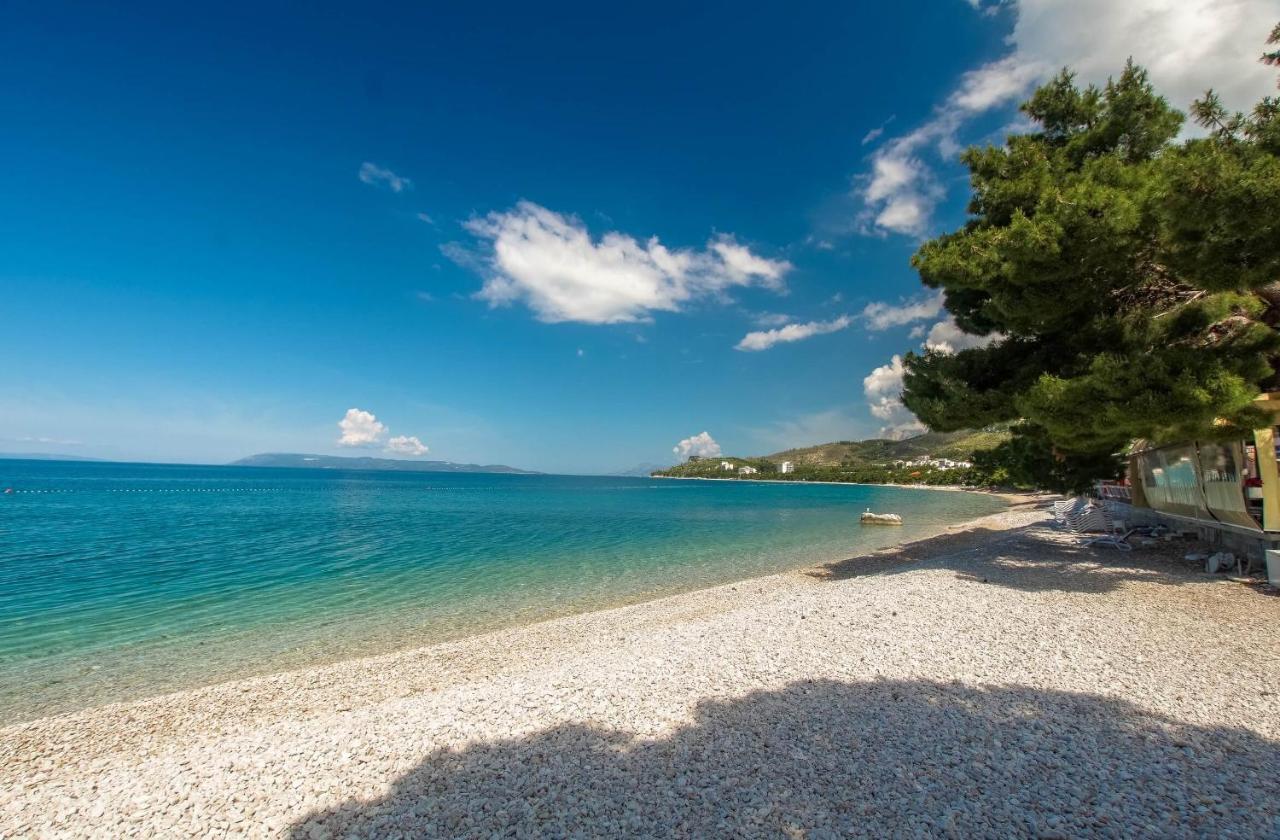 Beachfront Rooms Ana Tucepi Bagian luar foto