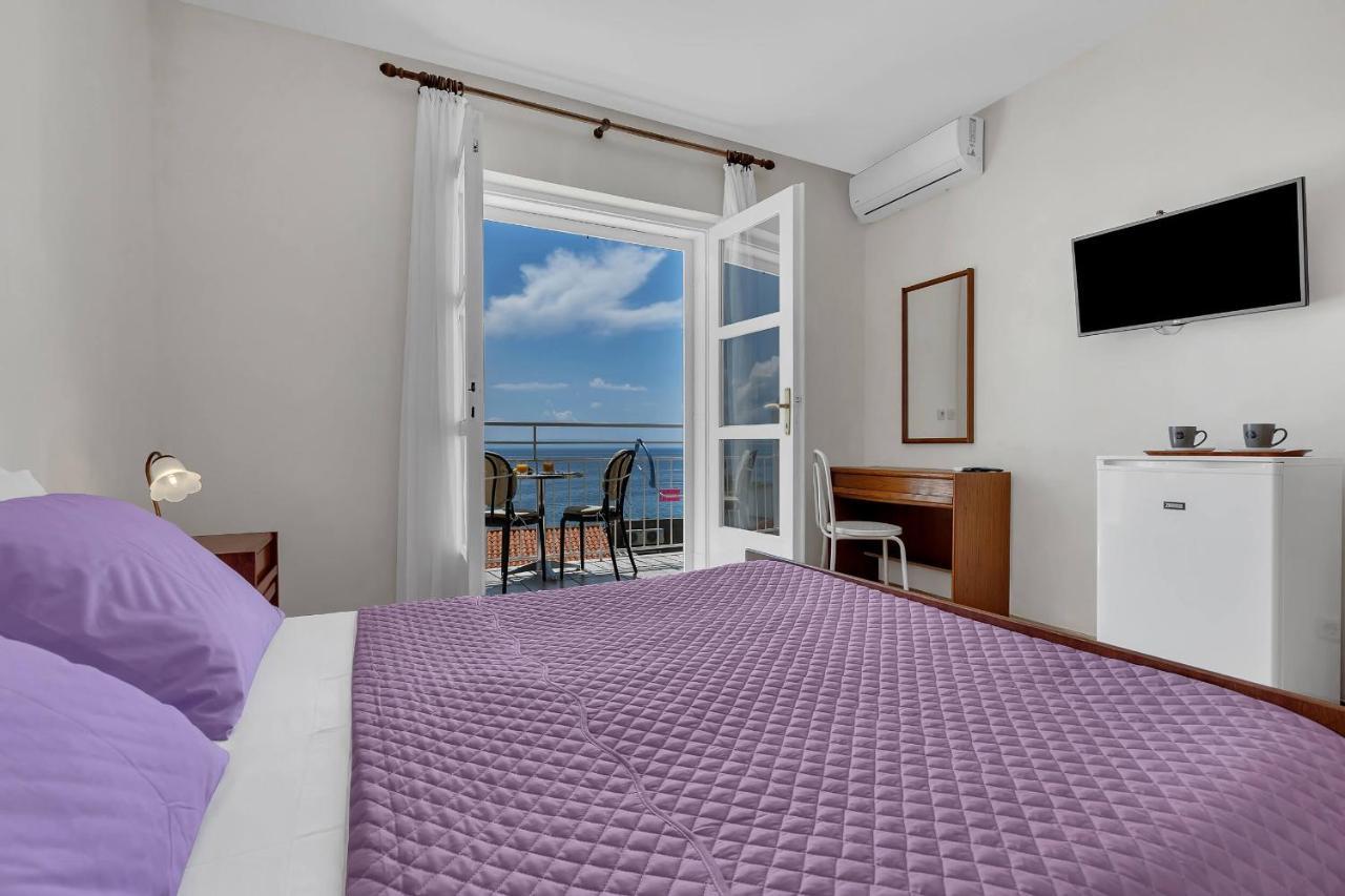 Beachfront Rooms Ana Tucepi Bagian luar foto