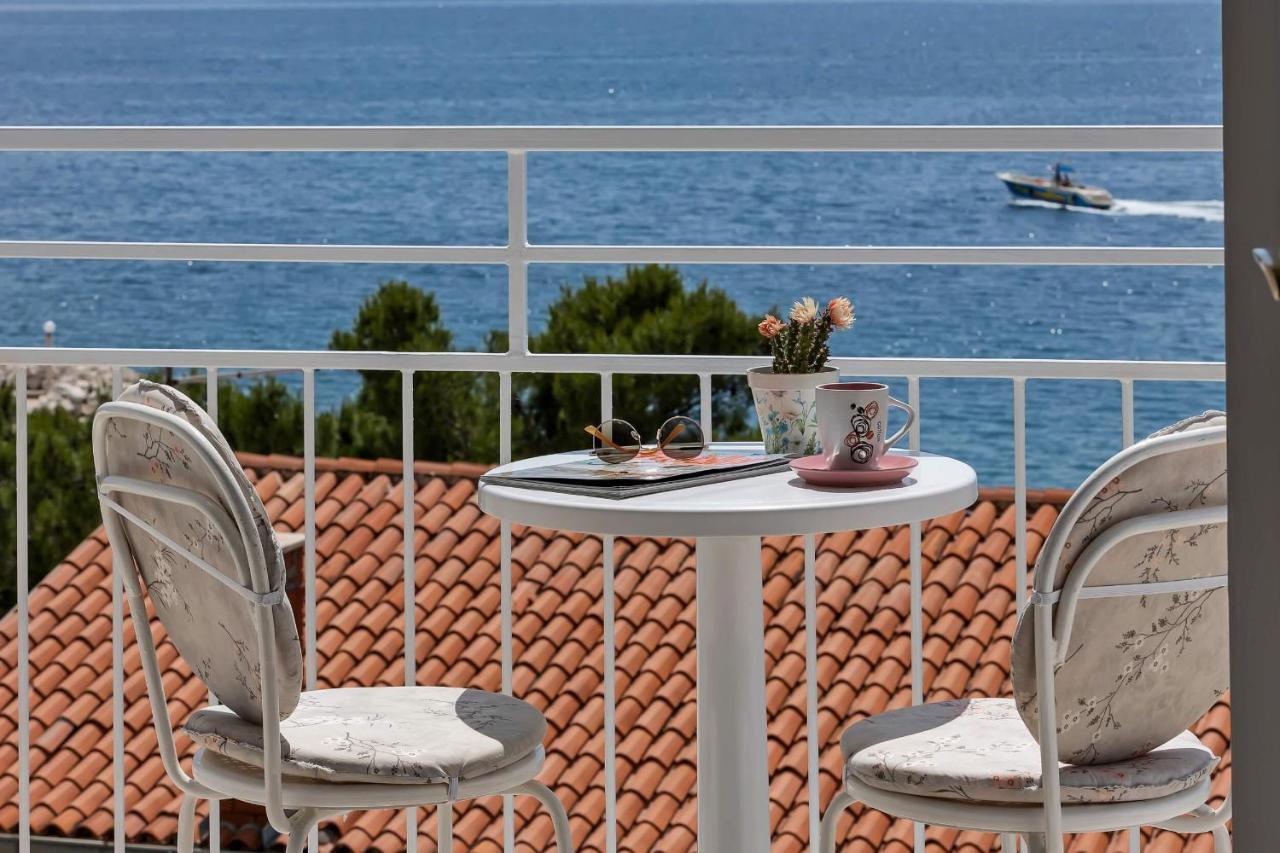 Beachfront Rooms Ana Tucepi Bagian luar foto