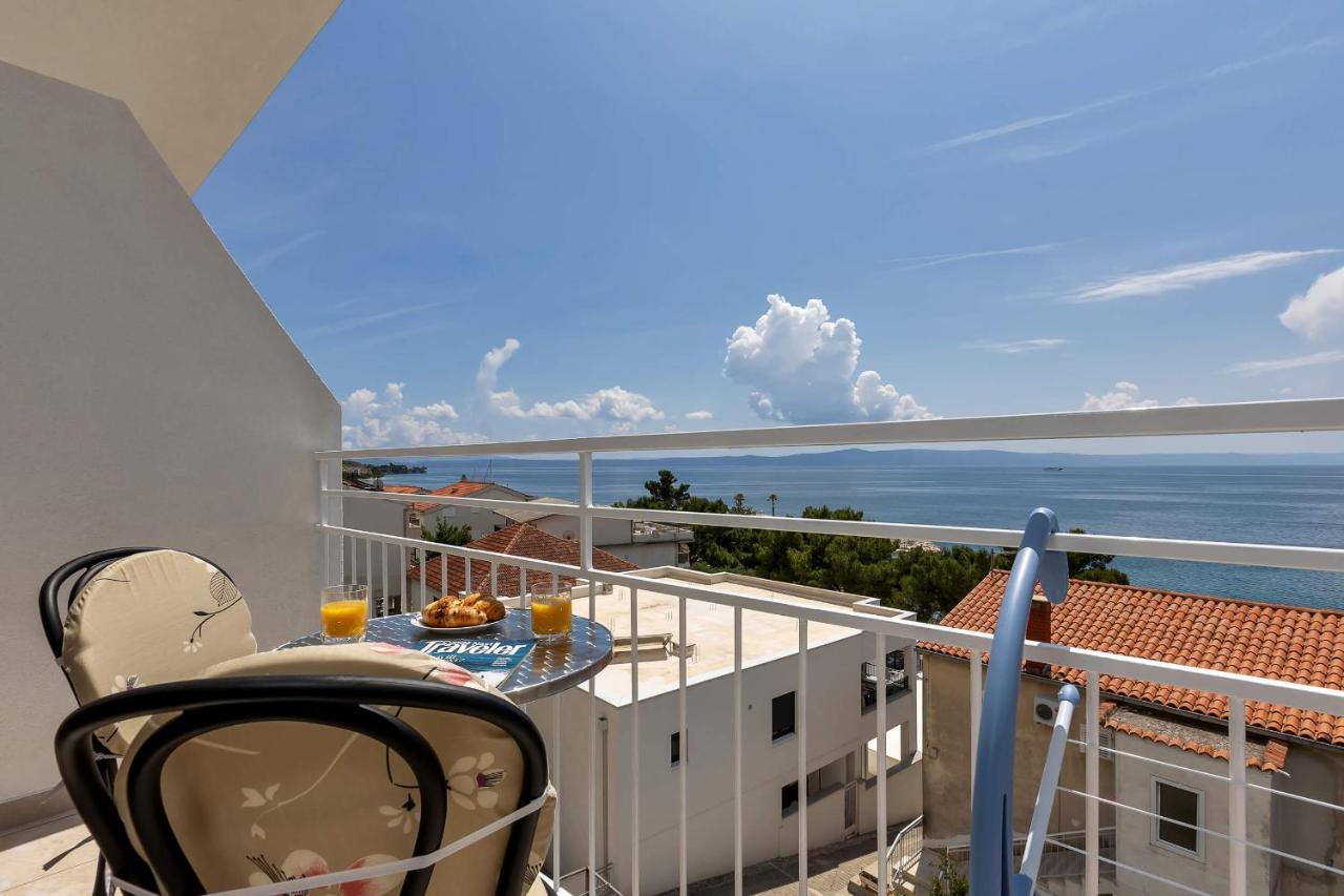 Beachfront Rooms Ana Tucepi Bagian luar foto