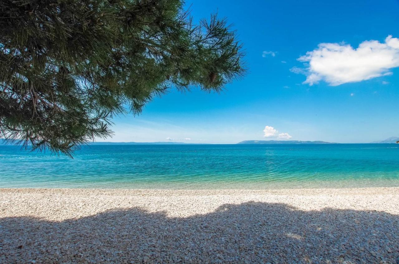 Beachfront Rooms Ana Tucepi Bagian luar foto