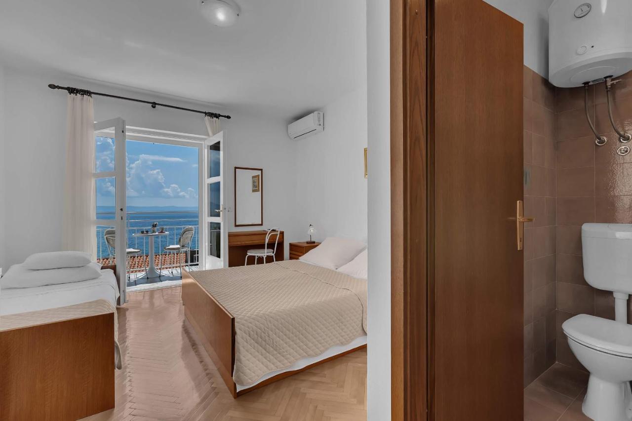 Beachfront Rooms Ana Tucepi Bagian luar foto