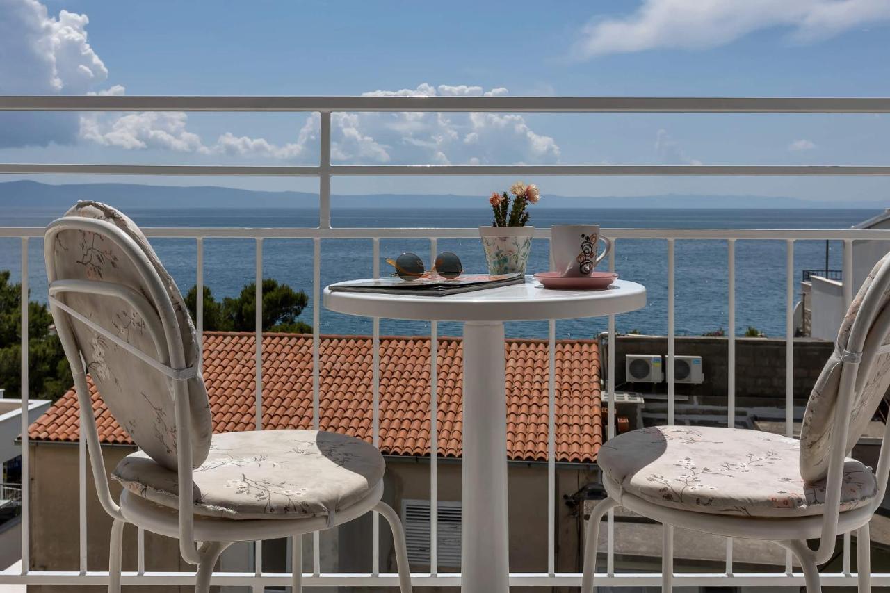 Beachfront Rooms Ana Tucepi Bagian luar foto